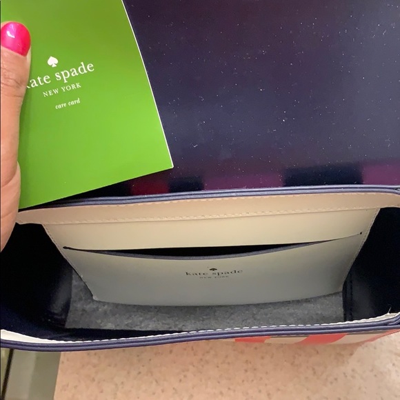 Kate spade handbag (ever so slightly worn)! - Picture 4 of 4